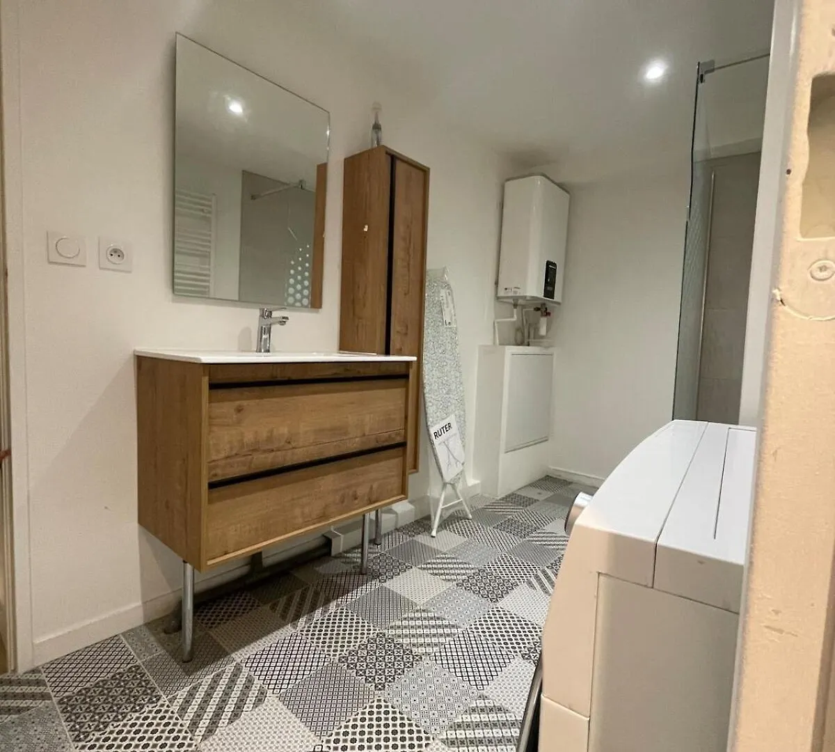 Un Charmant Appartement Bien Equipe Vienne